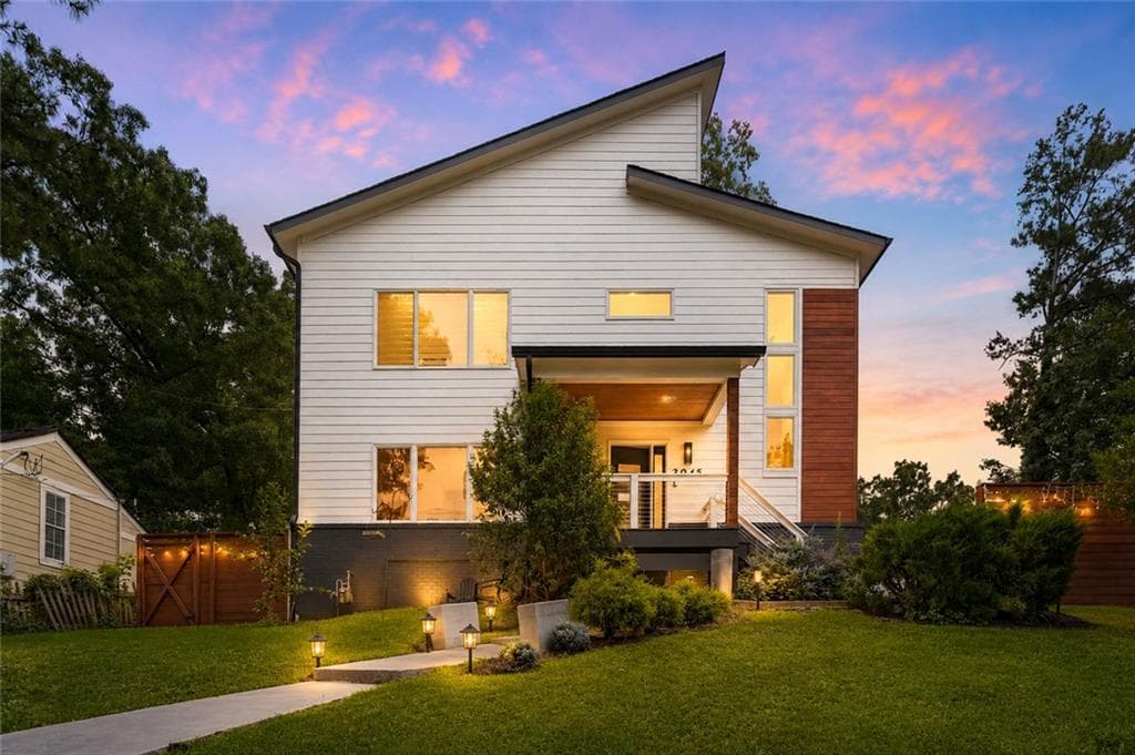 4 bedroom, 4 bathroom, 2,614 sq ft single family residence for sale at 2045 Glenwood Avenue, Atlanta, GA 30316 — photo 1 of 51