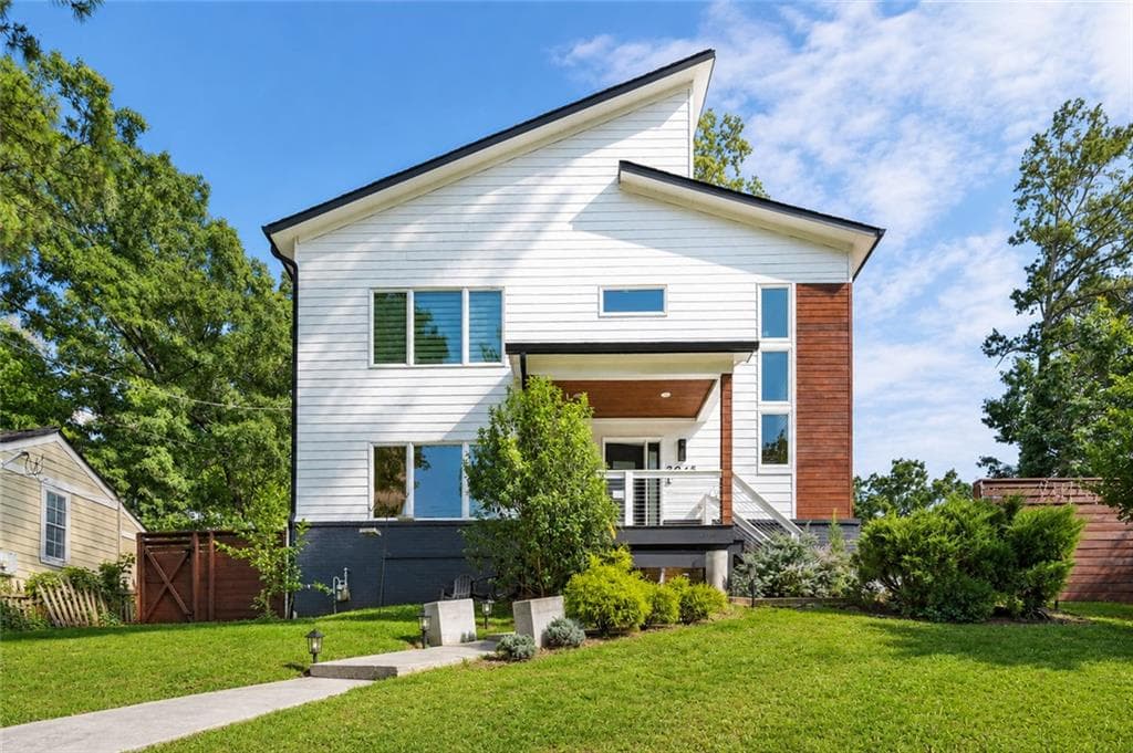 4 bedroom, 4 bathroom, 2,614 sq ft single family residence for sale at 2045 Glenwood Avenue, Atlanta, GA 30316 — photo 2