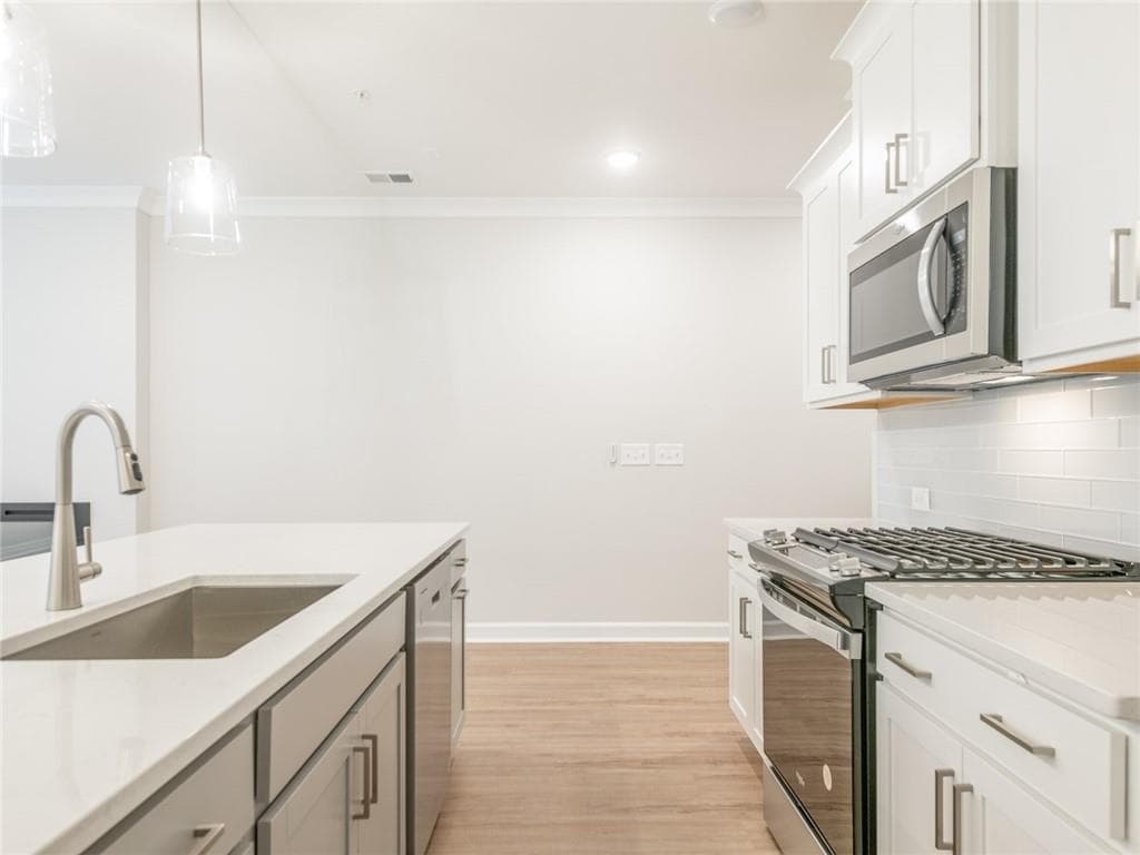 3 bedroom, 3 bathroom, 1,805 sq ft townhouse under contract at 546 Feldspar Way, Lawrenceville, GA 30043 — photo 9