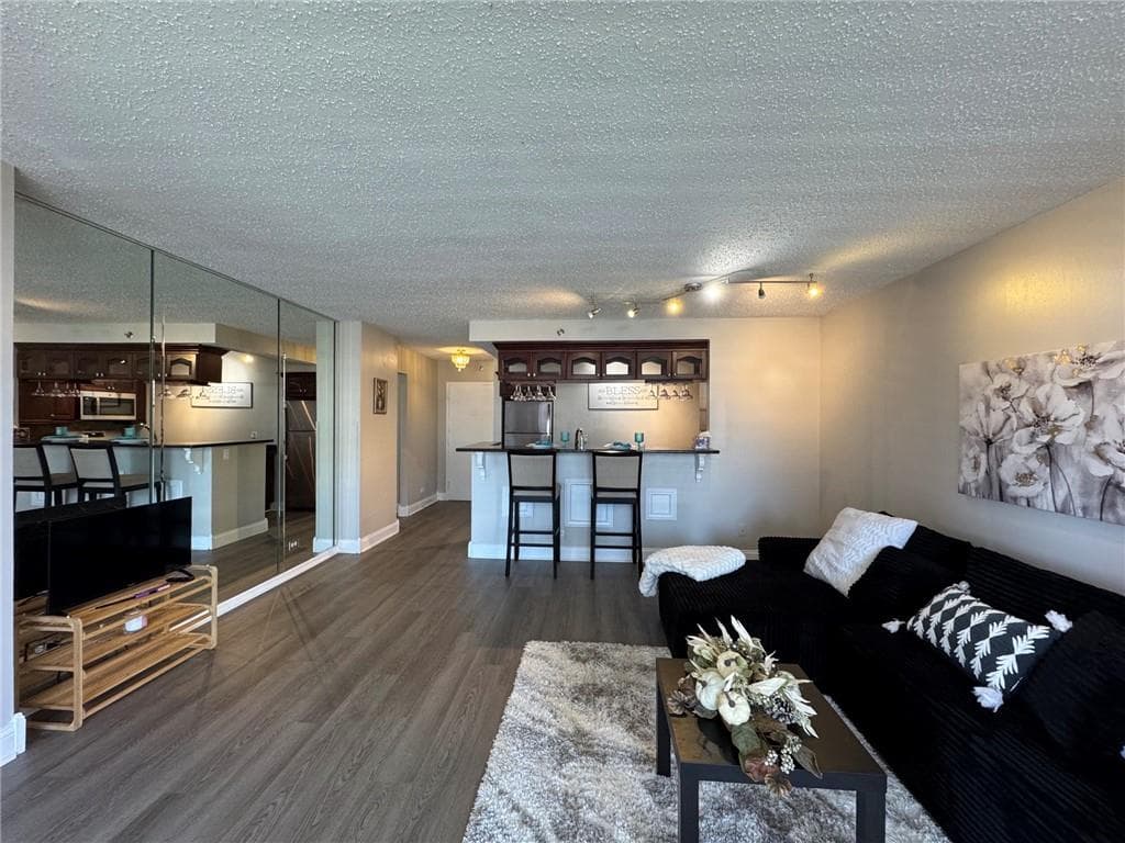 2 bedroom, 1 bathroom, 992 sq ft condominium for sale at 620 Peachtree Street 911, Atlanta, GA 30308 — photo 8