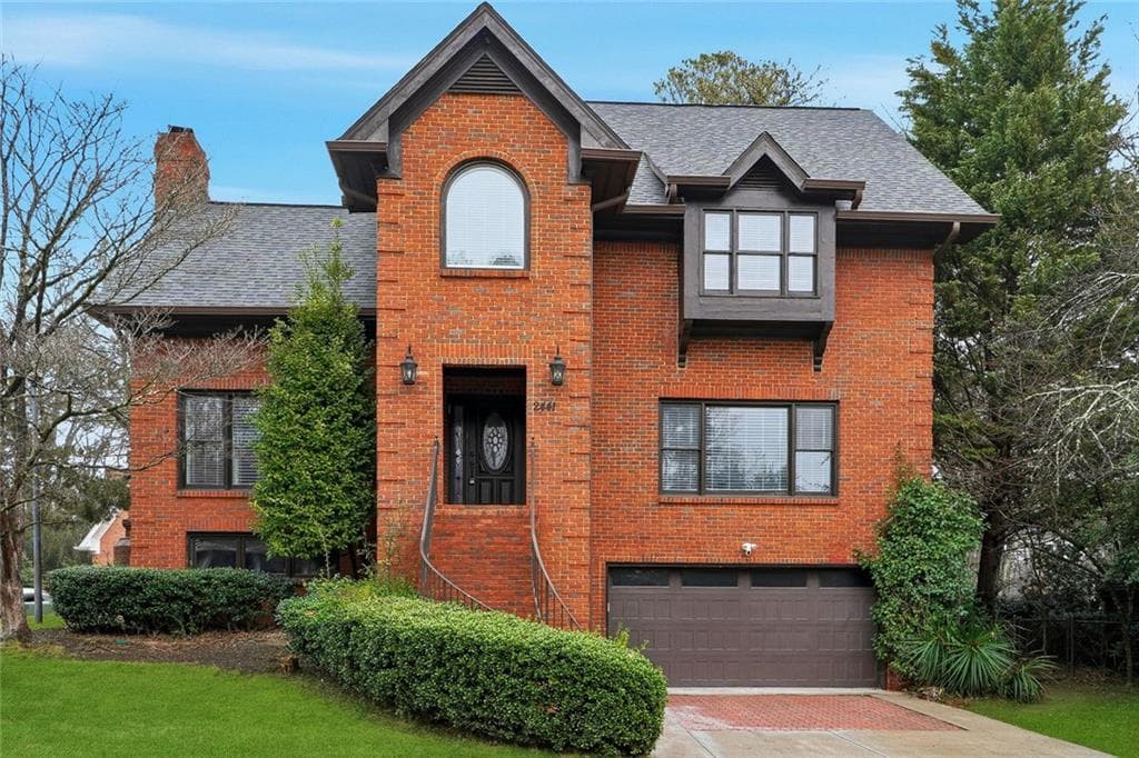 4 bedroom, 4 bathroom, 4,558 sq ft single family residence for sale at 2441 Kings Court, Atlanta, GA 30345 — photo 4
