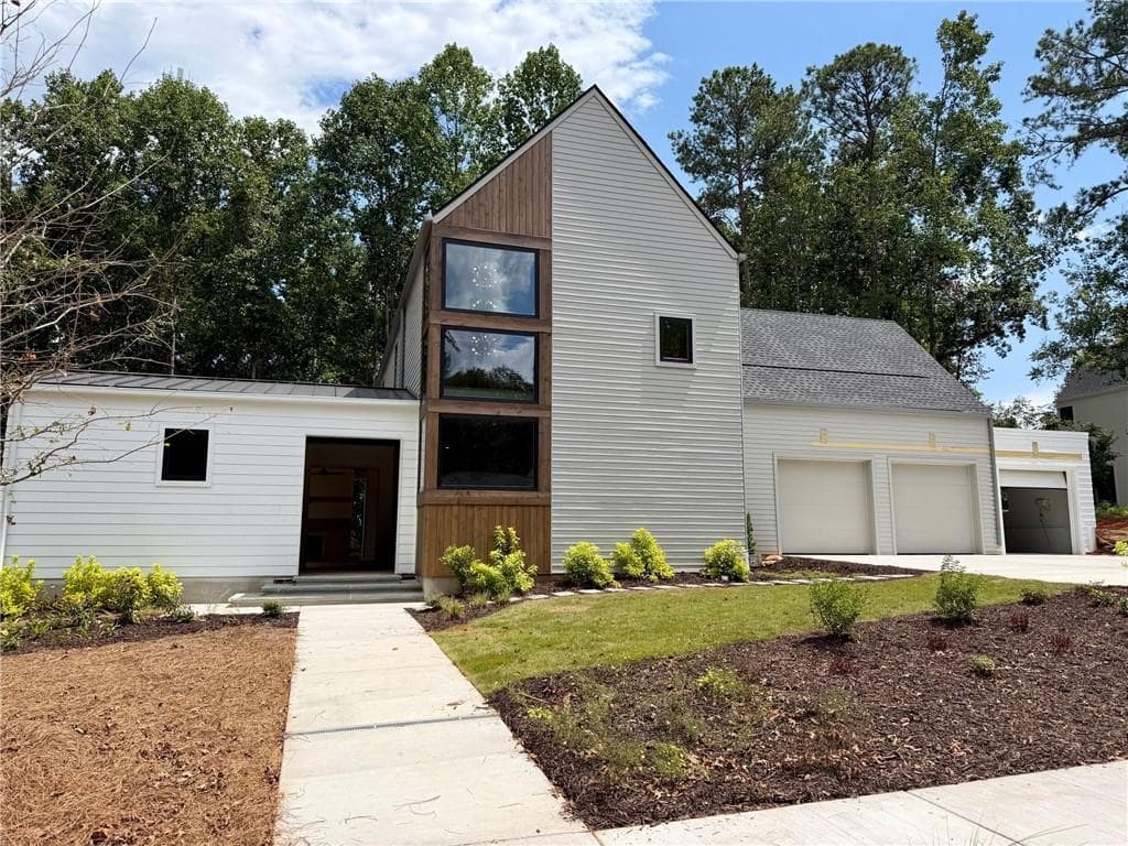 4 bedroom, 5 bathroom, 3,352 sq ft single family residence under contract at 130 Cedarwood Lane, Roswell, GA 30075 — photo 5