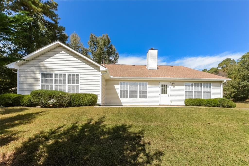 3 bedroom, 2 bathroom, 2,638 sq ft single family residence for sale at 2725 Lenora Springs Drive, Snellville, GA 30039 — photo 2