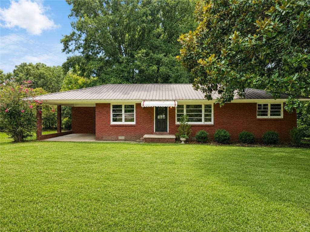 3 bedroom, 1 bathroom, 1,313 sq ft single family residence for sale at 1572 Sugar Valley Road, Calhoun, GA 30701