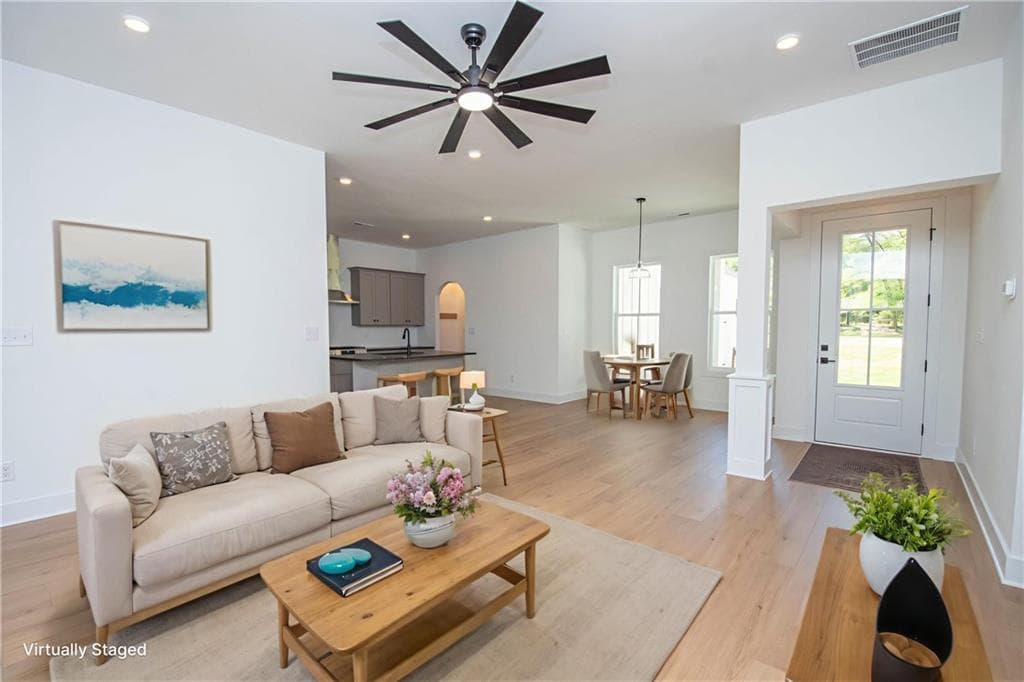 3 bedroom, 2 bathroom, 2,024 sq ft single family residence for sale at 680 Ponderosa, Fayetteville, GA 30214 — photo 7