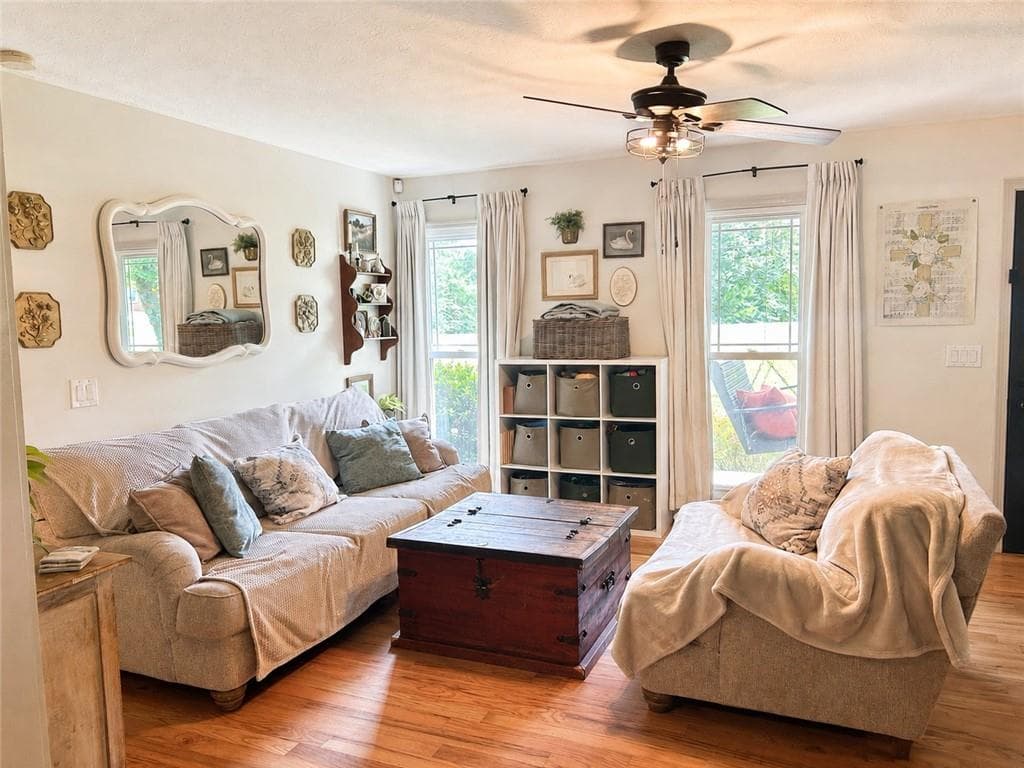 3 bedroom, 2 bathroom, 1,684 sq ft single family residence for sale at 914 Whooping Creek Road, Carrollton, GA 30116 — photo 2