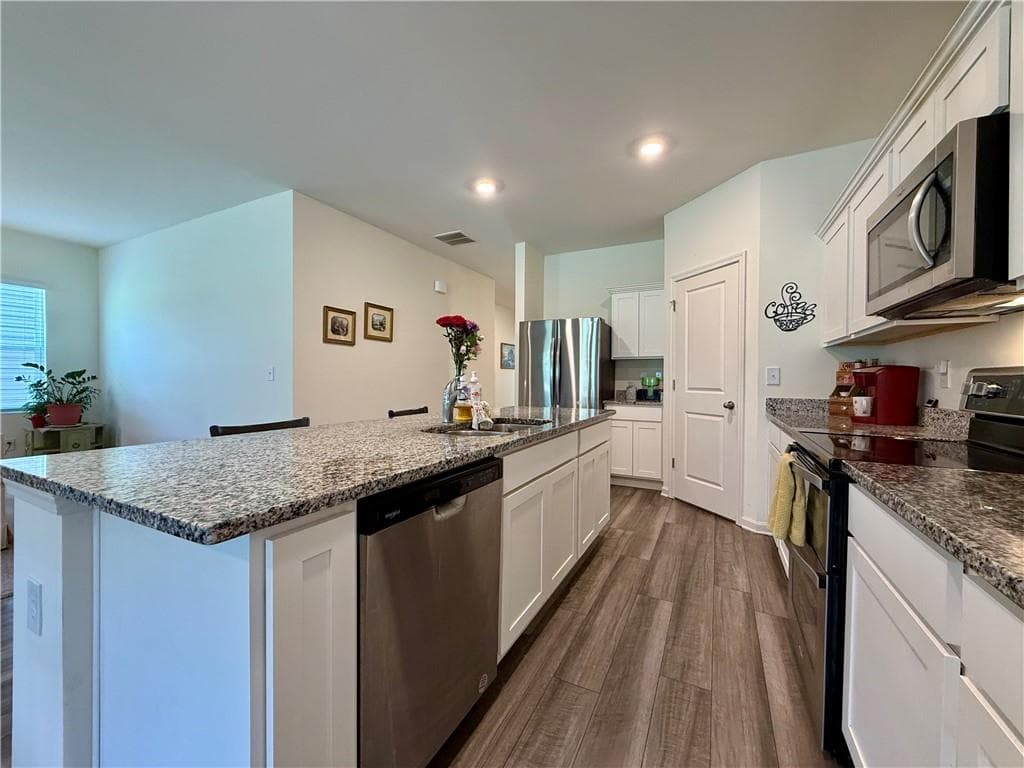 4 bedroom, 2 bathroom, 1,844 sq ft single family residence for sale at 240 Hyde Park, Winder, GA 30680 — photo 5