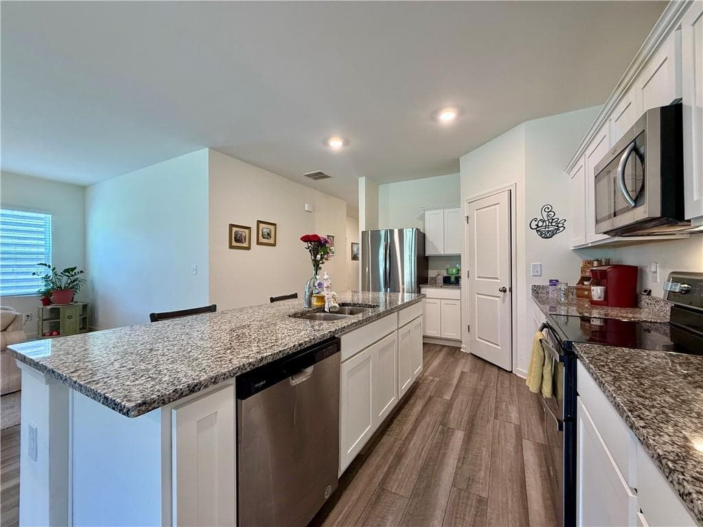 4 bedroom, 2 bathroom, 1,844 sq ft single family residence for sale at 240 Hyde Park, Winder, GA 30680 — photo 6