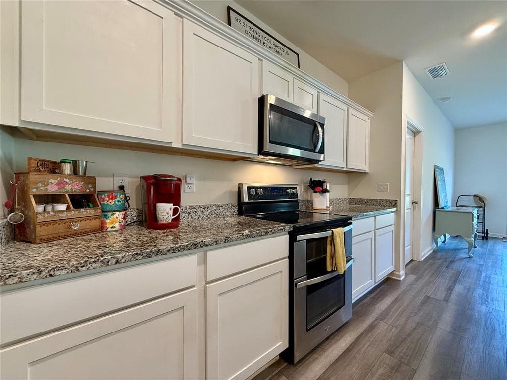 4 bedroom, 2 bathroom, 1,844 sq ft single family residence for sale at 240 Hyde Park, Winder, GA 30680 — photo 8