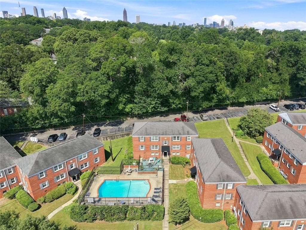 2 bedroom, 1 bathroom, 840 sq ft condominium for sale at 560 Goldsboro Road B, Atlanta, GA 30307 — photo 3