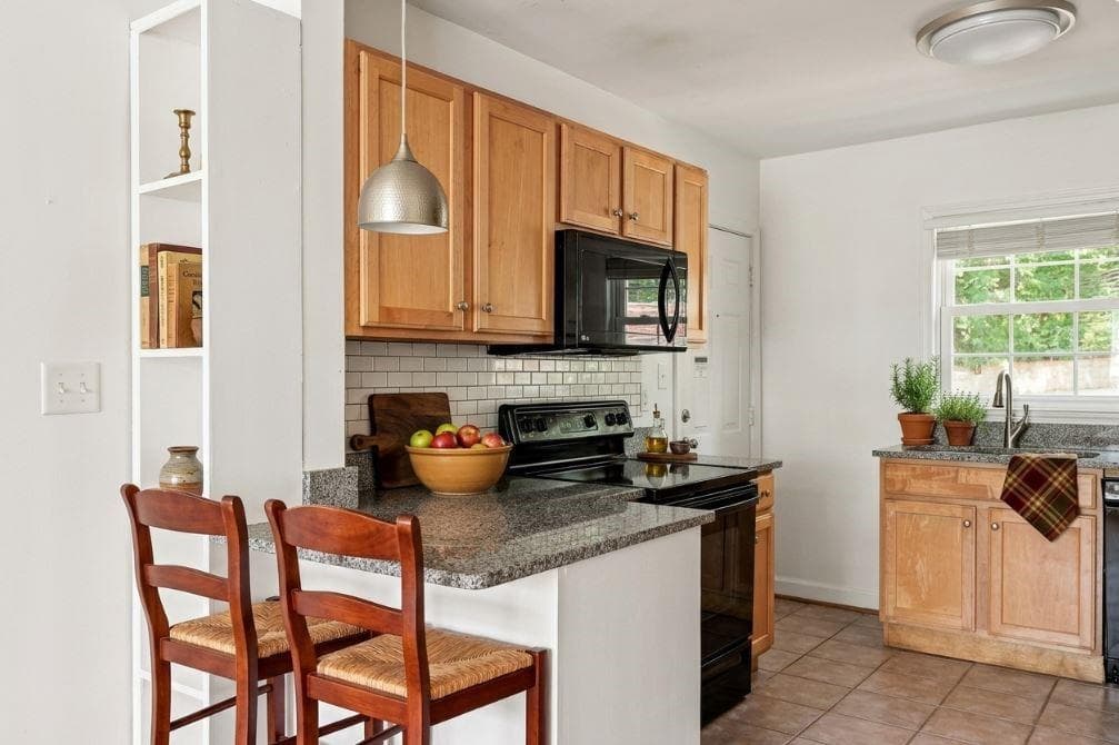 2 bedroom, 1 bathroom, 840 sq ft condominium for sale at 560 Goldsboro Road B, Atlanta, GA 30307 — photo 5