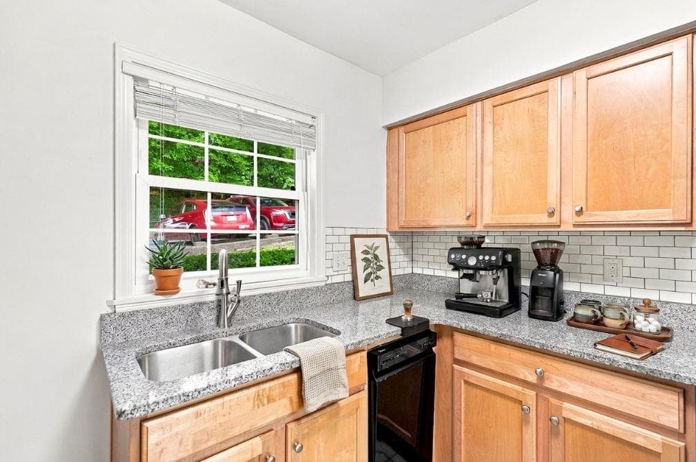 2 bedroom, 1 bathroom, 840 sq ft condominium for sale at 560 Goldsboro Road B, Atlanta, GA 30307 — photo 6