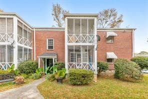 2 bedroom, 1 bathroom, 1,000 sq ft apartment for rent at 60 Delmont Drive F2, Atlanta, GA 30305 for $1,995 a month — photo 1 of 18