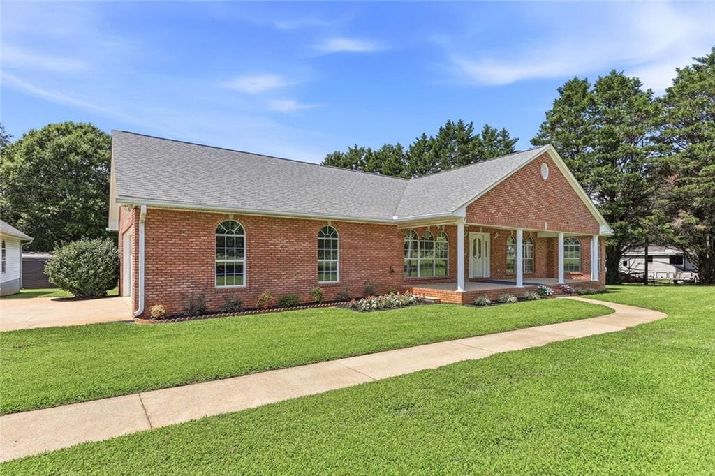 3 bedroom, 2 bathroom, 2,064 sq ft single family residence for sale at 5573 Clarks Bridge Road, Clermont, GA 30527 — photo 5