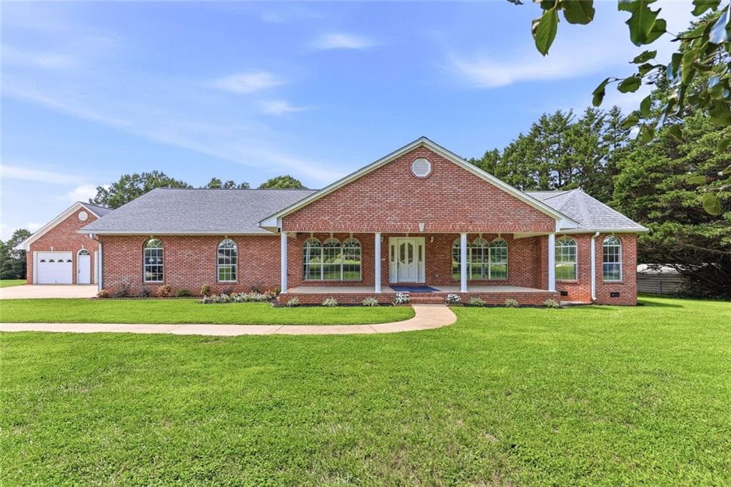 3 bedroom, 2 bathroom, 2,064 sq ft single family residence for sale at 5573 Clarks Bridge Road, Clermont, GA 30527 — photo 6