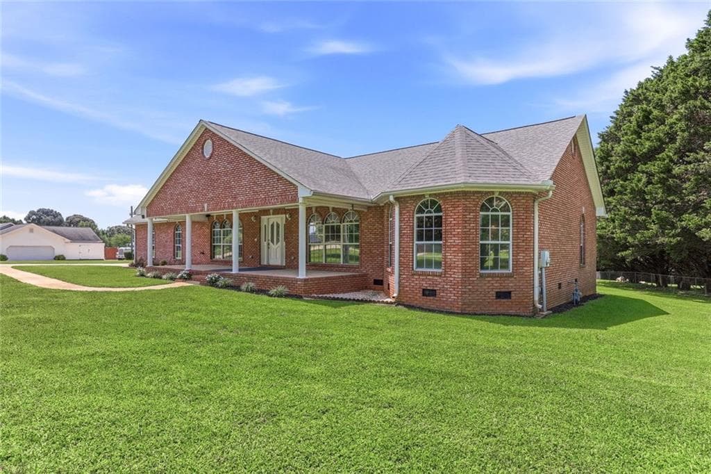 3 bedroom, 2 bathroom, 2,064 sq ft single family residence for sale at 5573 Clarks Bridge Road, Clermont, GA 30527 — photo 7
