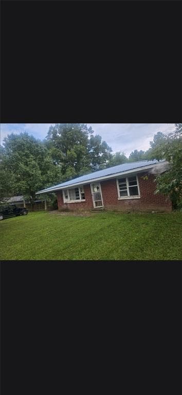 3 bedroom, 1 bathroom, 1,073 sq ft single family residence under contract at 722 Sugar Valley Road, Calhoun, GA 30701