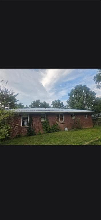 3 bedroom, 1 bathroom, 1,073 sq ft single family residence under contract at 722 Sugar Valley Road, Calhoun, GA 30701 — photo 3