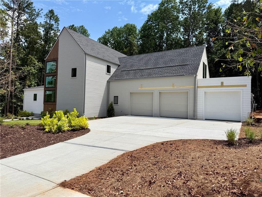 4 bedroom, 5 bathroom, 3,352 sq ft single family residence under contract at 130 Cedarwood Lane, Roswell, GA 30075 — photo 6