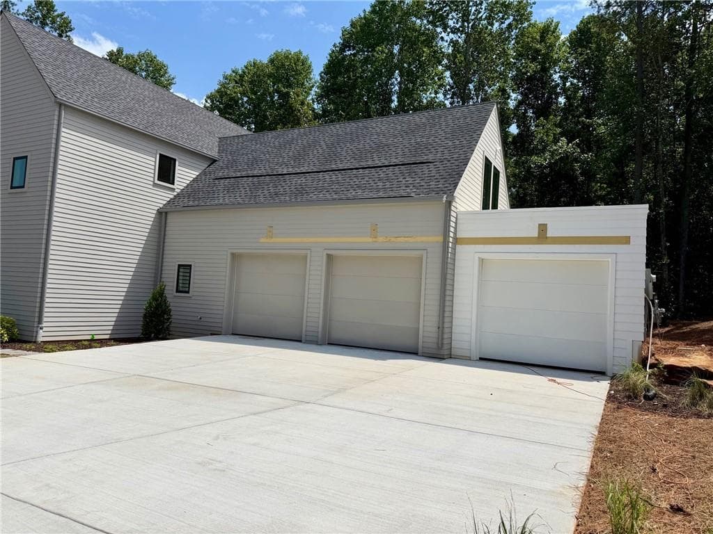 4 bedroom, 5 bathroom, 3,352 sq ft single family residence under contract at 130 Cedarwood Lane, Roswell, GA 30075 — photo 7