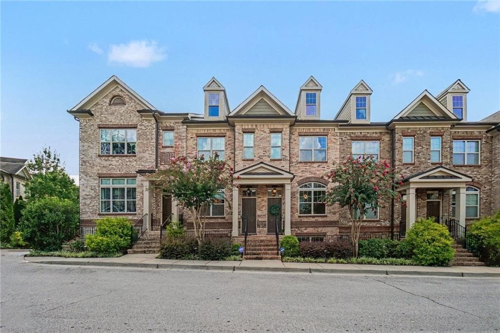 3 bedroom, 4 bathroom, 2,000 sq ft townhouse for sale at 1215 Lavista Circle, Atlanta, GA 30324