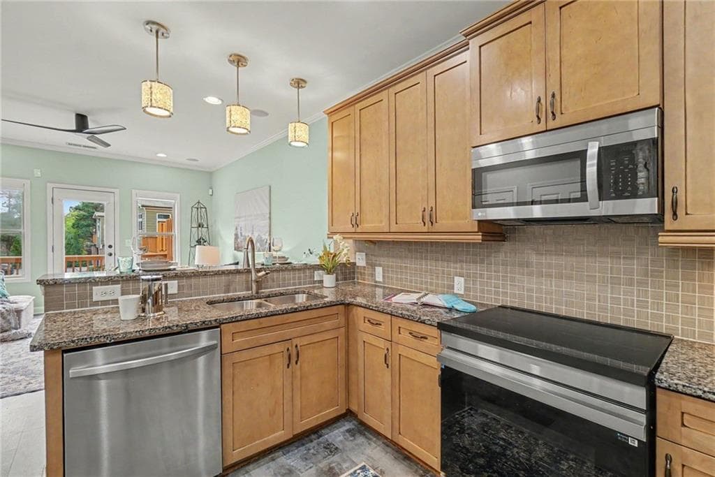 3 bedroom, 4 bathroom, 2,000 sq ft townhouse for sale at 1215 Lavista Circle, Atlanta, GA 30324 — photo 7