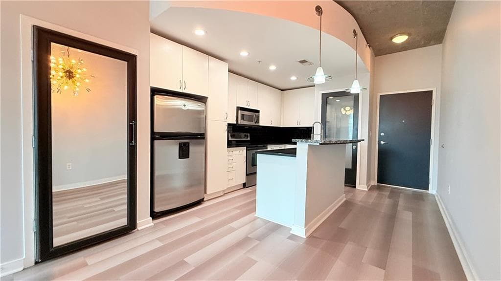 1 bedroom, 1 bathroom, 796 sq ft condominium for rent at 860 Peachtree Street 2010, Atlanta, GA 30308 for $2,100 a month — photo 8