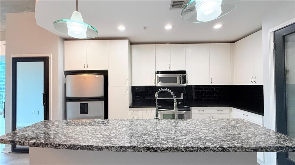 1 bedroom, 1 bathroom, 796 sq ft condominium for rent at 860 Peachtree Street 2010, Atlanta, GA 30308 for $2,100 a month — photo 10