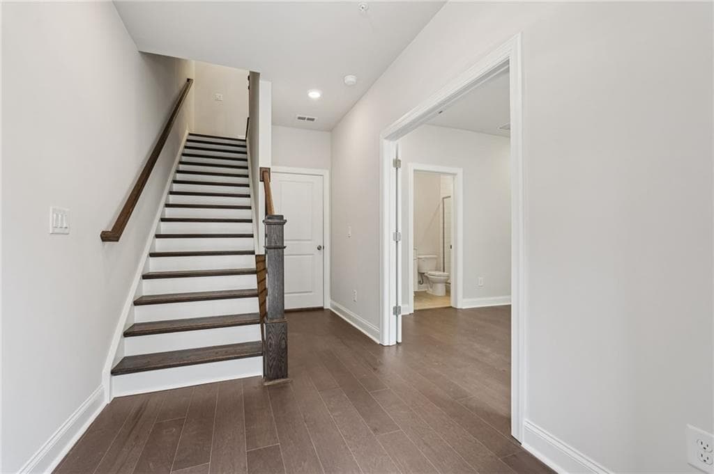 3 bedroom, 4 bathroom, 2,117 sq ft townhouse for sale at 225 Midnight Oak Run 7, Alpharetta, GA 30009 — photo 9