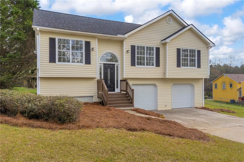 4 bedroom, 2 bathroom, 1,828 sq ft single family residence under contract at 301 Jonaquil Avenue, Auburn, GA 30011 — photo 2