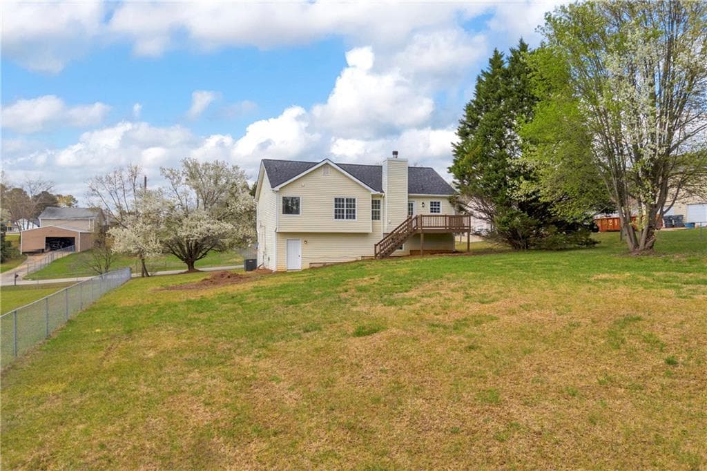 4 bedroom, 2 bathroom, 1,828 sq ft single family residence under contract at 301 Jonaquil Avenue, Auburn, GA 30011 — photo 4