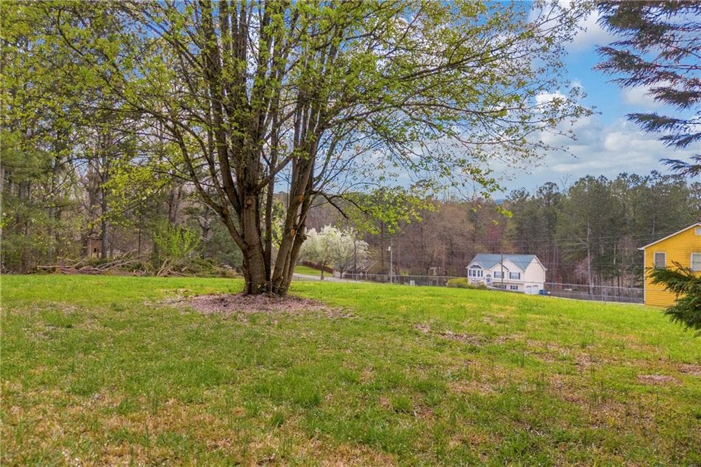 4 bedroom, 2 bathroom, 1,828 sq ft single family residence under contract at 301 Jonaquil Avenue, Auburn, GA 30011 — photo 7