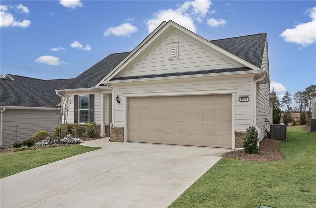 2 bedroom, 2 bathroom, 1,600 sq ft single family residence for sale at 1002 Dirr Drive, Griffin, GA 30223 — photo 3