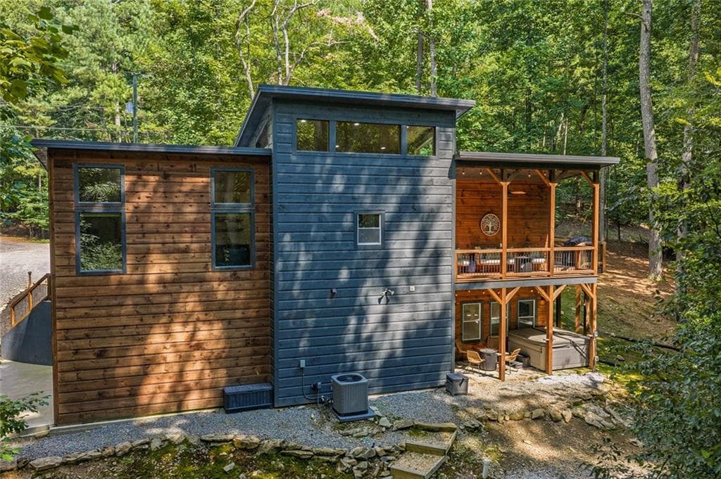 2 bedroom, 3 bathroom, 2,013 sq ft single family residence for sale at 67 Citrine Court, Ellijay, GA 30540 — photo 2
