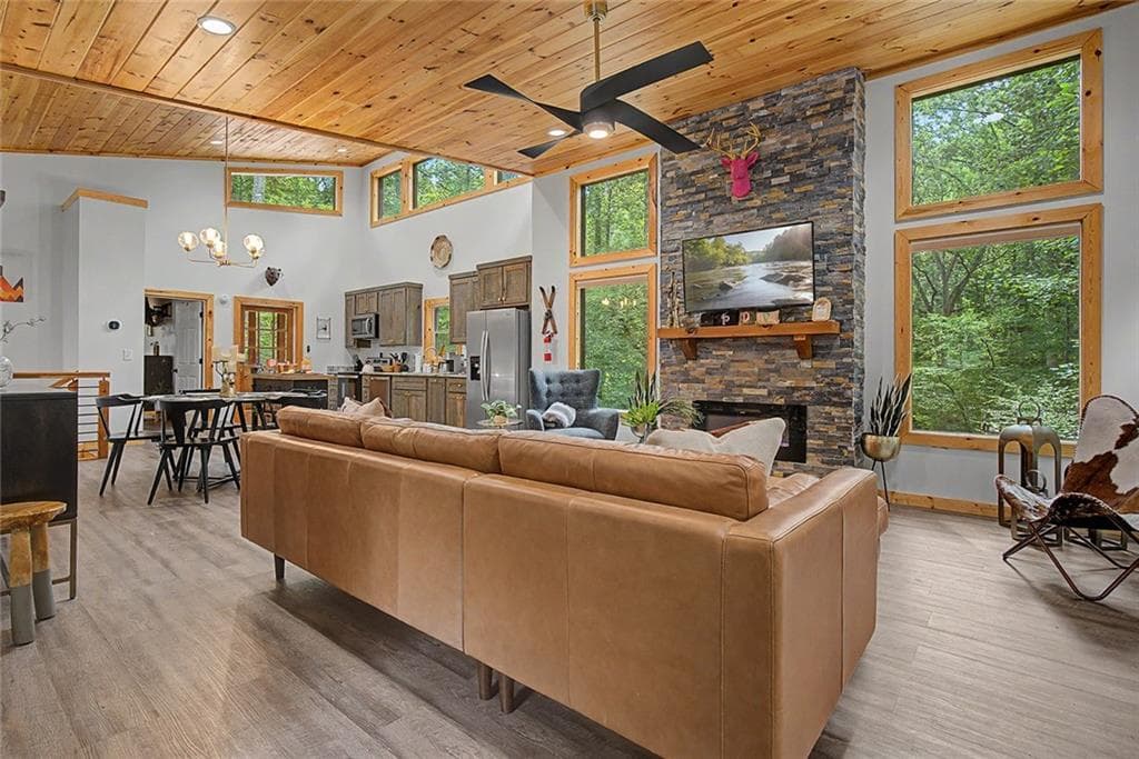 2 bedroom, 3 bathroom, 2,013 sq ft single family residence for sale at 67 Citrine Court, Ellijay, GA 30540 — photo 6