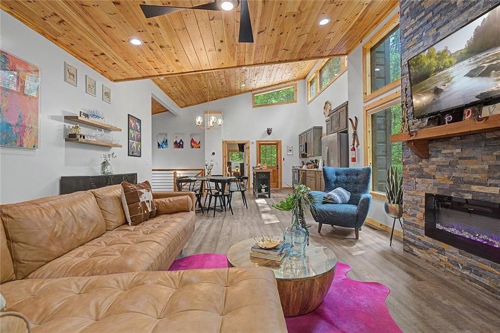 2 bedroom, 3 bathroom, 2,013 sq ft single family residence for sale at 67 Citrine Court, Ellijay, GA 30540 — photo 7