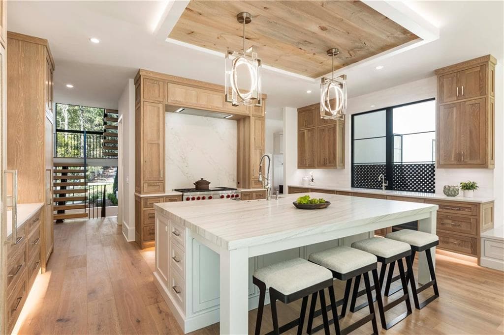 6 bedroom, 9 bathroom, 9,933 sq ft single family residence for sale at 388 Londonberry Rd, Sandy Springs, GA 30327 — photo 7
