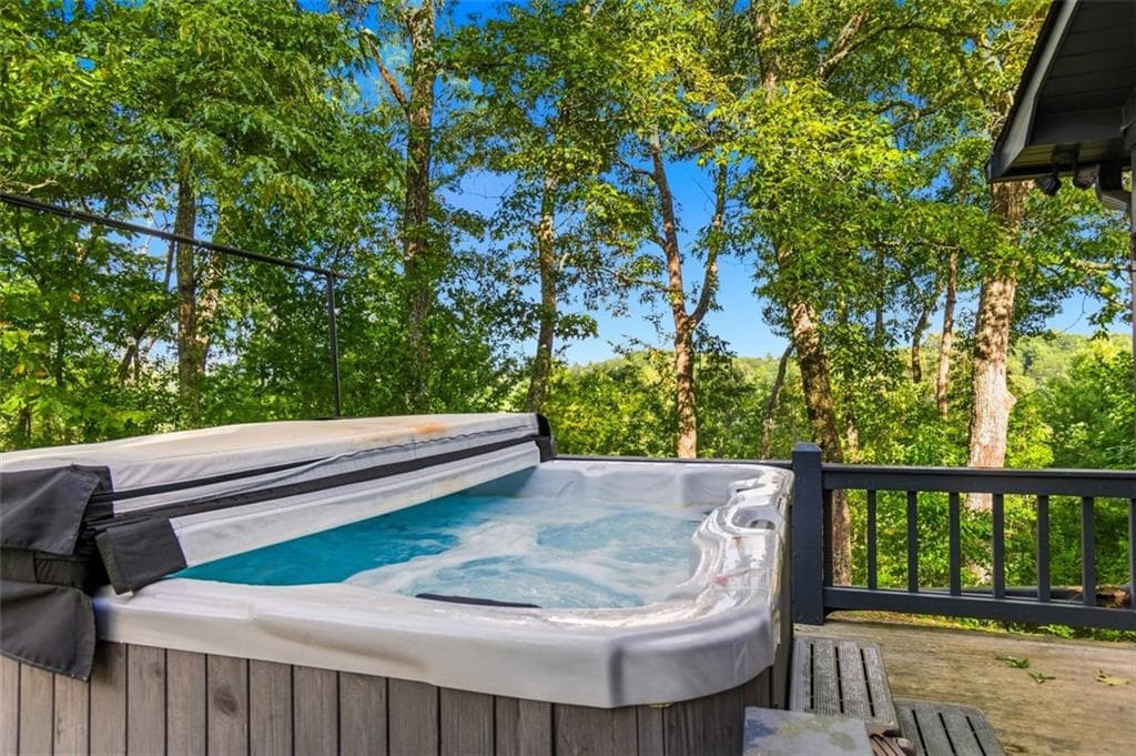 4 bedroom, 4 bathroom, 2,536 sq ft single family residence for sale at 142 Oak Hill Drive, Mineral Bluff, GA 30559 — photo 3