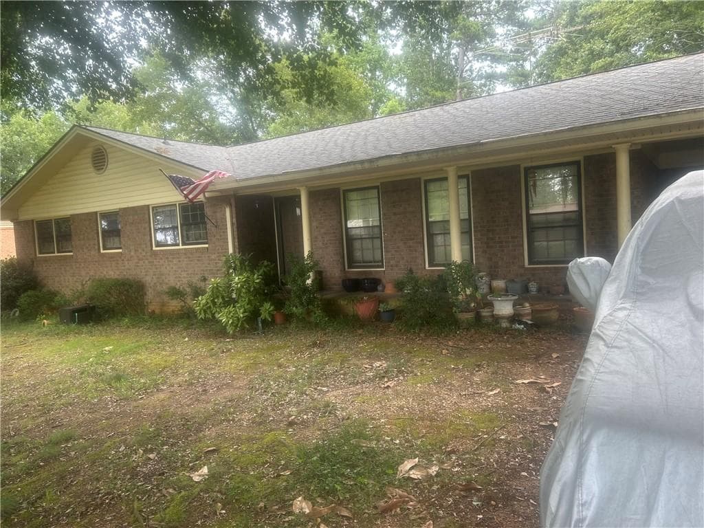 4 bedroom, 2 bathroom, 1,724 sq ft single family residence under contract at 3814 Todd Drive, Oakwood, GA 30566