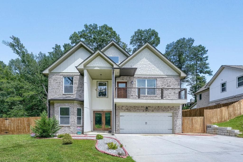 6 bedroom, 5 bathroom, 3,543 sq ft single family residence for sale at 658 Rockbridge Road, Lilburn, GA 30047