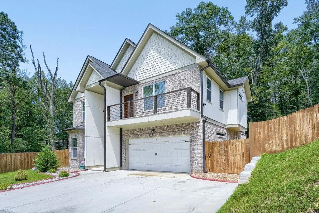 6 bedroom, 5 bathroom, 3,543 sq ft single family residence for sale at 658 Rockbridge Road, Lilburn, GA 30047 — photo 2