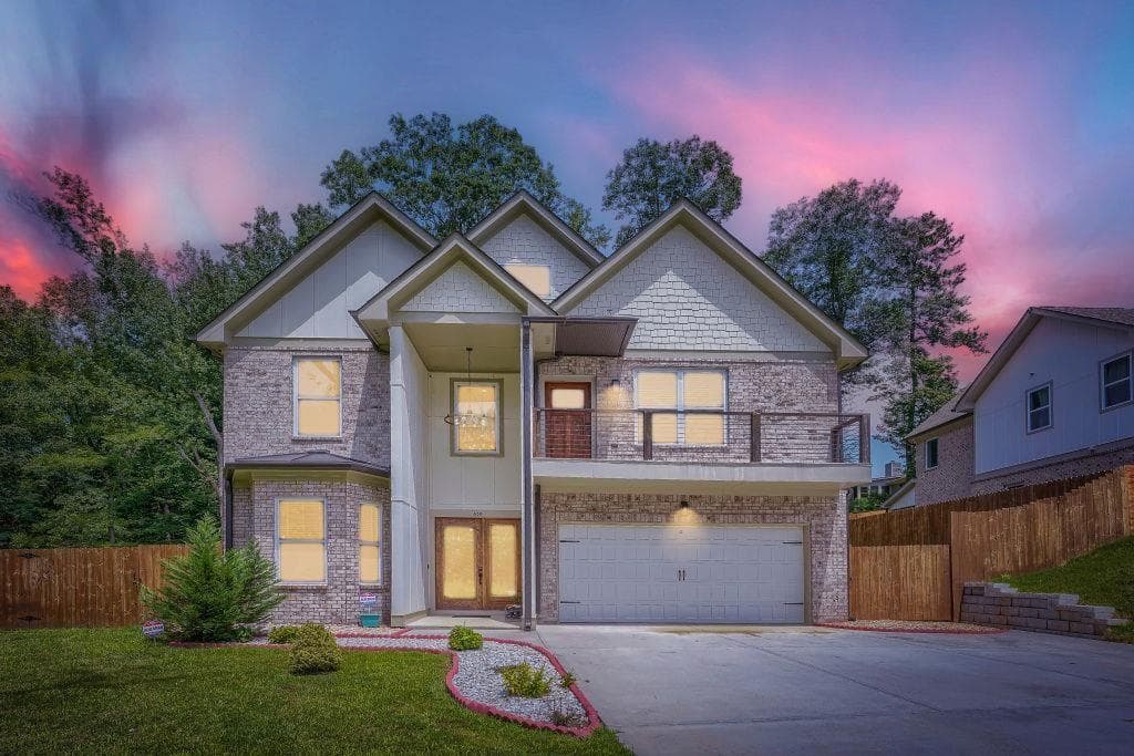 6 bedroom, 5 bathroom, 3,543 sq ft single family residence for sale at 658 Rockbridge Road, Lilburn, GA 30047 — photo 4