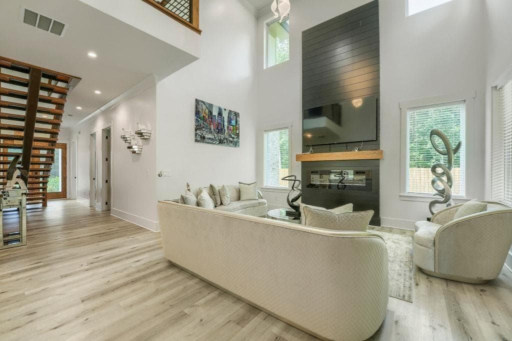 6 bedroom, 5 bathroom, 3,543 sq ft single family residence for sale at 658 Rockbridge Road, Lilburn, GA 30047 — photo 6