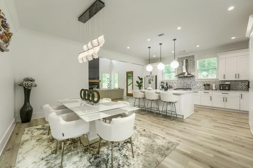 6 bedroom, 5 bathroom, 3,543 sq ft single family residence for sale at 658 Rockbridge Road, Lilburn, GA 30047 — photo 10