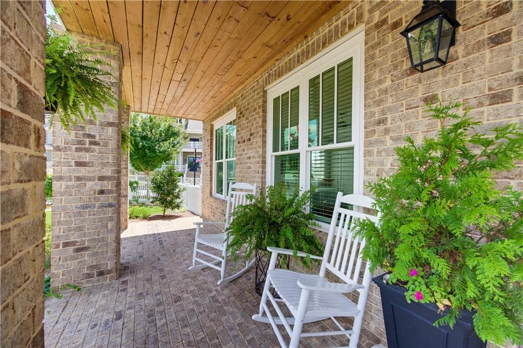 4 bedroom, 5 bathroom, 3,318 sq ft single family residence for sale at 581 S Club Drive, Woodstock, GA 30188 — photo 4