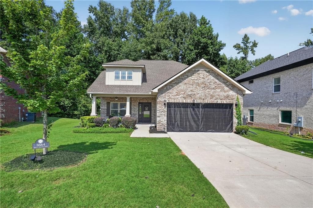 4 bedroom, 3 bathroom, 1,743 sq ft single family residence under contract at 8664 Spivey Village Trail, Jonesboro, GA 30236 — photo 2