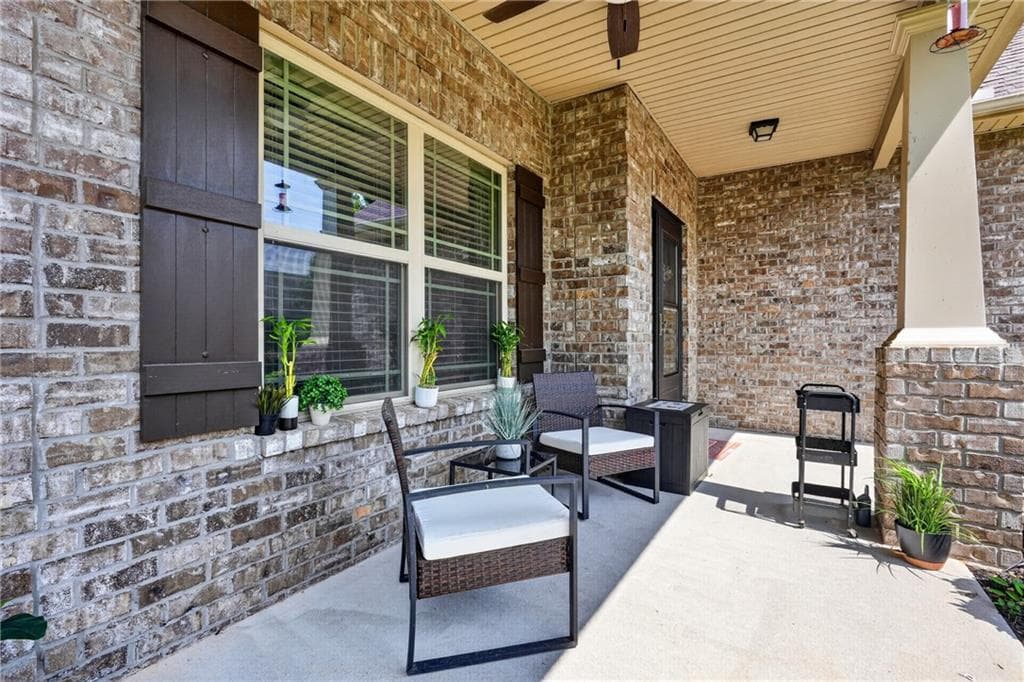 4 bedroom, 3 bathroom, 1,743 sq ft single family residence under contract at 8664 Spivey Village Trail, Jonesboro, GA 30236 — photo 4