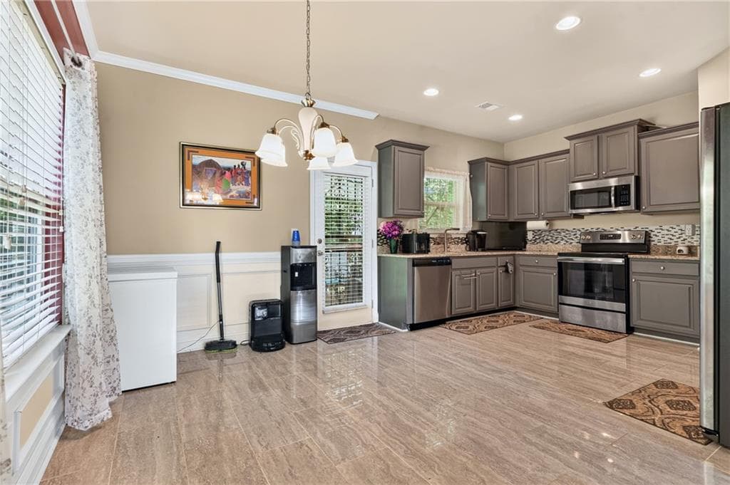 4 bedroom, 3 bathroom, 1,743 sq ft single family residence under contract at 8664 Spivey Village Trail, Jonesboro, GA 30236 — photo 7