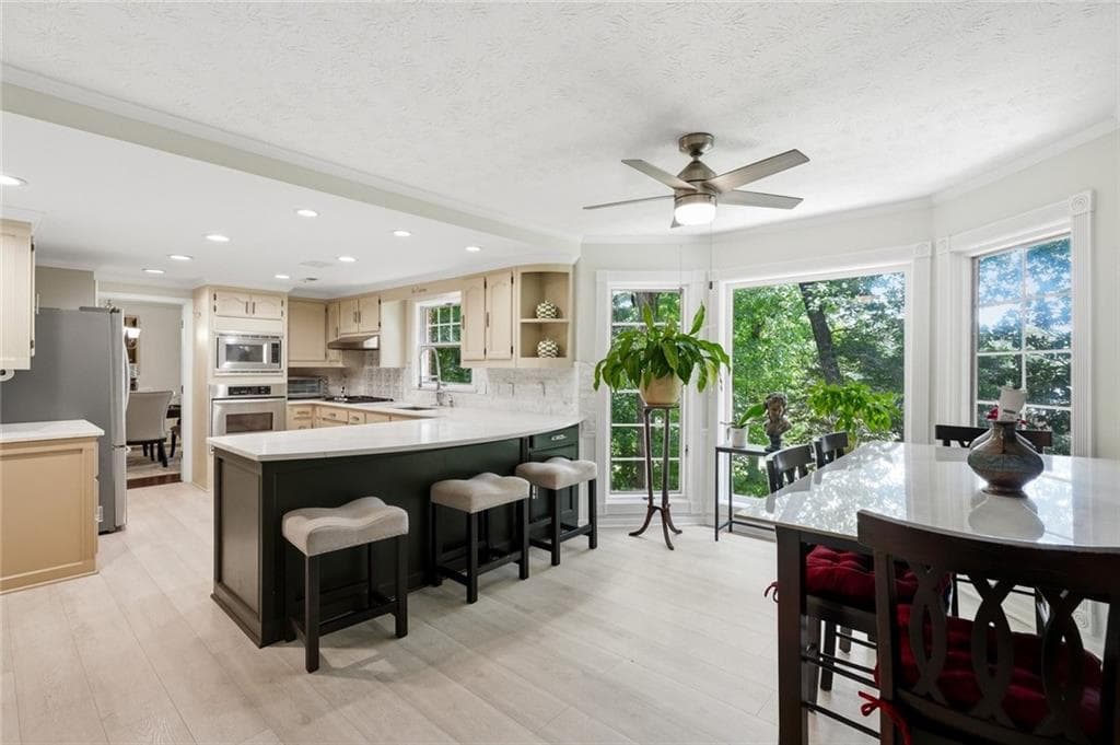 5 bedroom, 4 bathroom, 4,020 sq ft single family residence under contract at 5027 Castlewood Drive, Lilburn, GA 30047 — photo 9