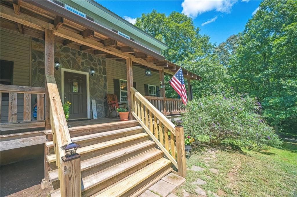 5 bedroom, 3 bathroom, 2,880 sq ft single family residence for sale at 495 Dockery Lane, Mineral Bluff, GA 30559 — photo 3